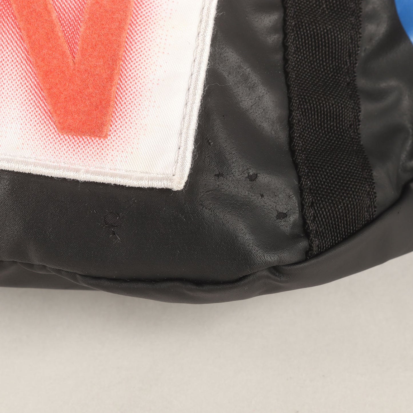 ×adidas パッチ付き ウエストバッグ