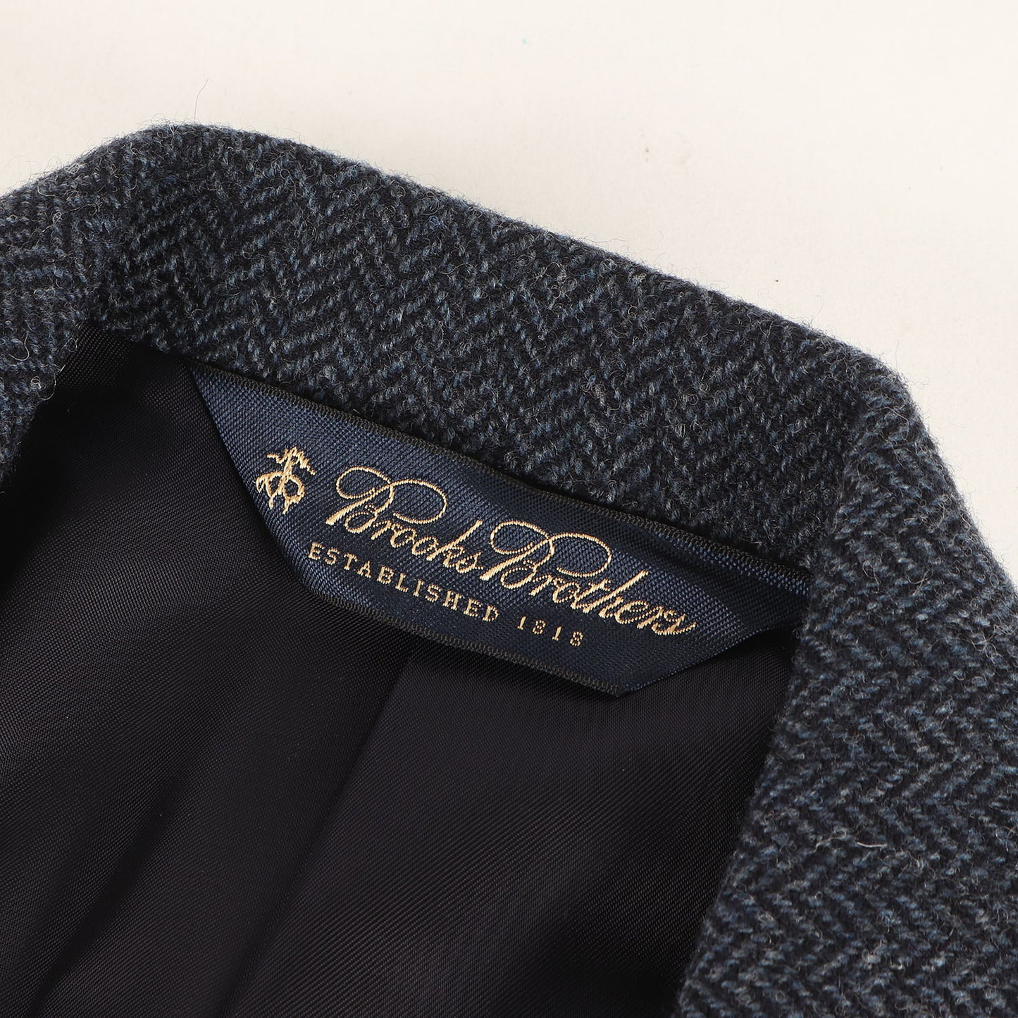 ヘリンボーンウール くるみボタン テーラードジャケット