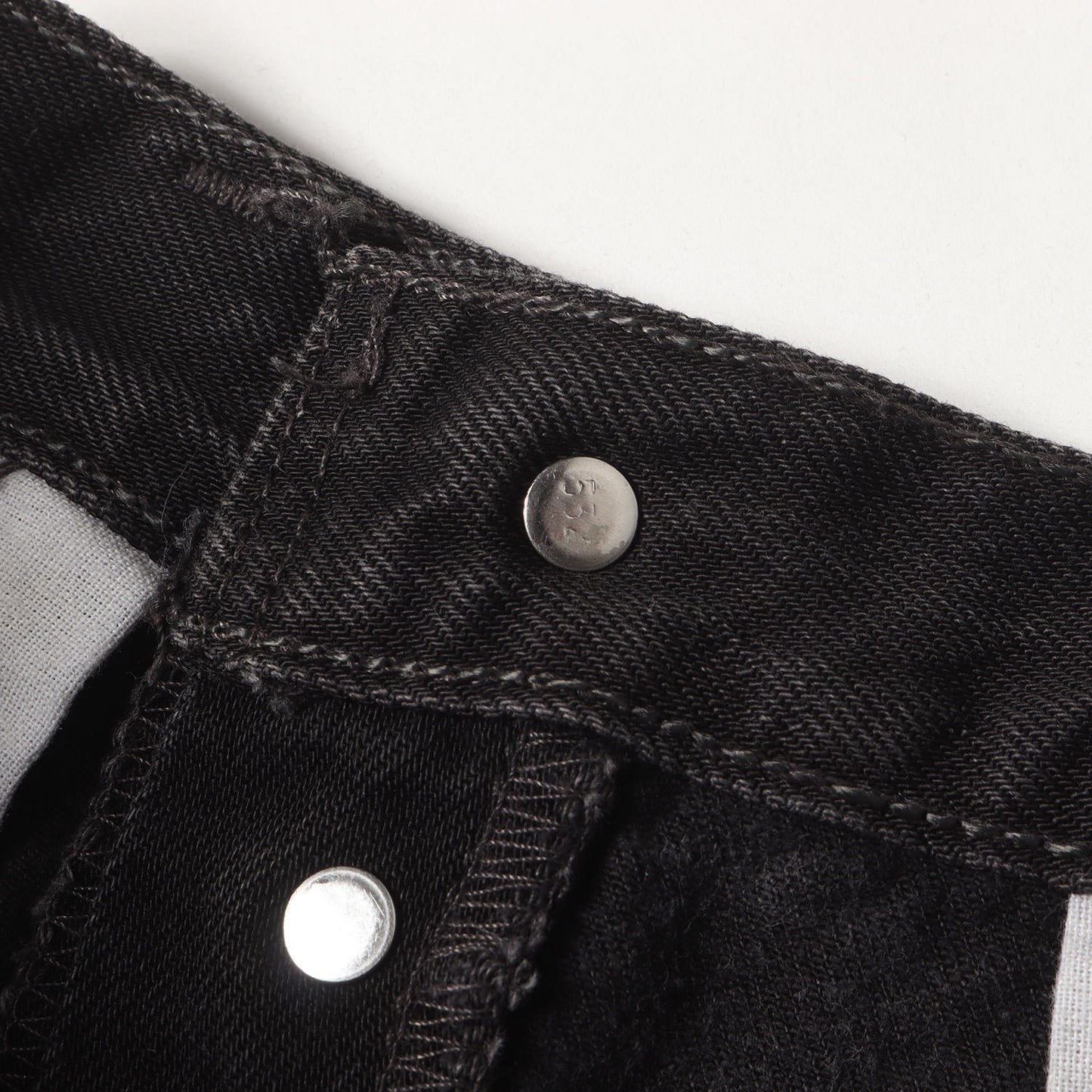 [濃黒 サークルR赤タブ] 90s 501 後染め ブラック デニムパンツ / USA製 501-0660