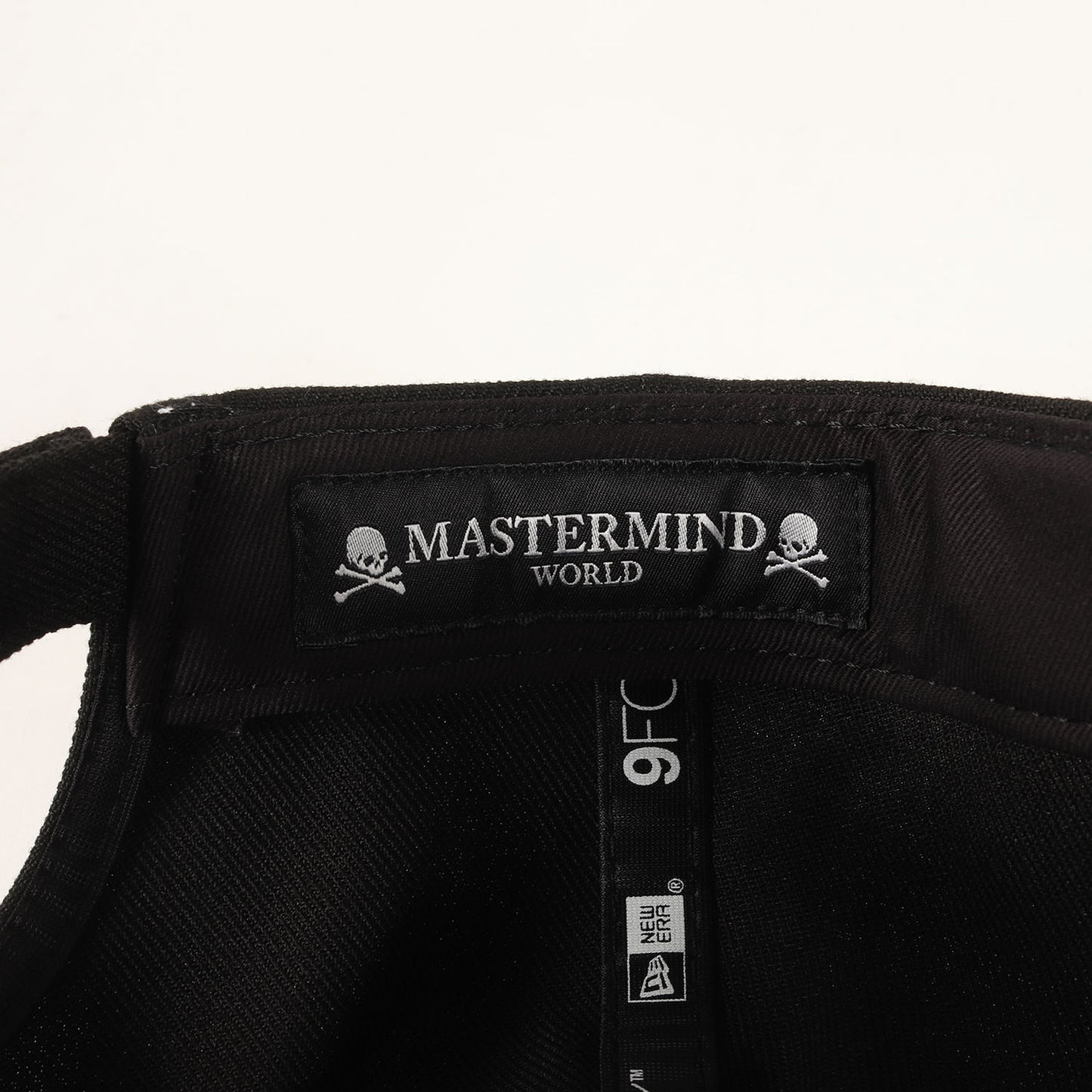 25AW ×MASTERMIND WORLD ロゴプレート 6パネルキャップ