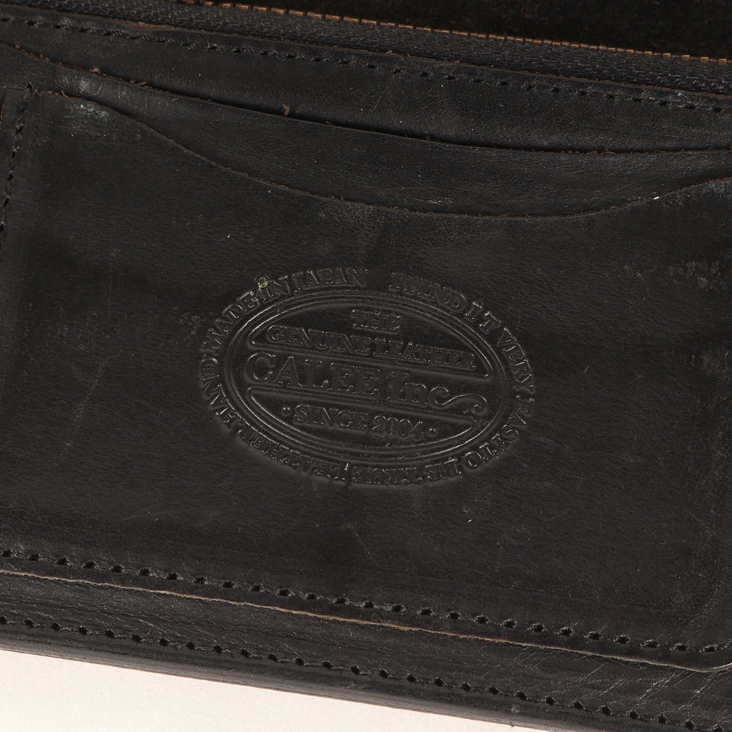 ウォレットチェーン付き エンボス フラワー ロングウォレット / 長財布