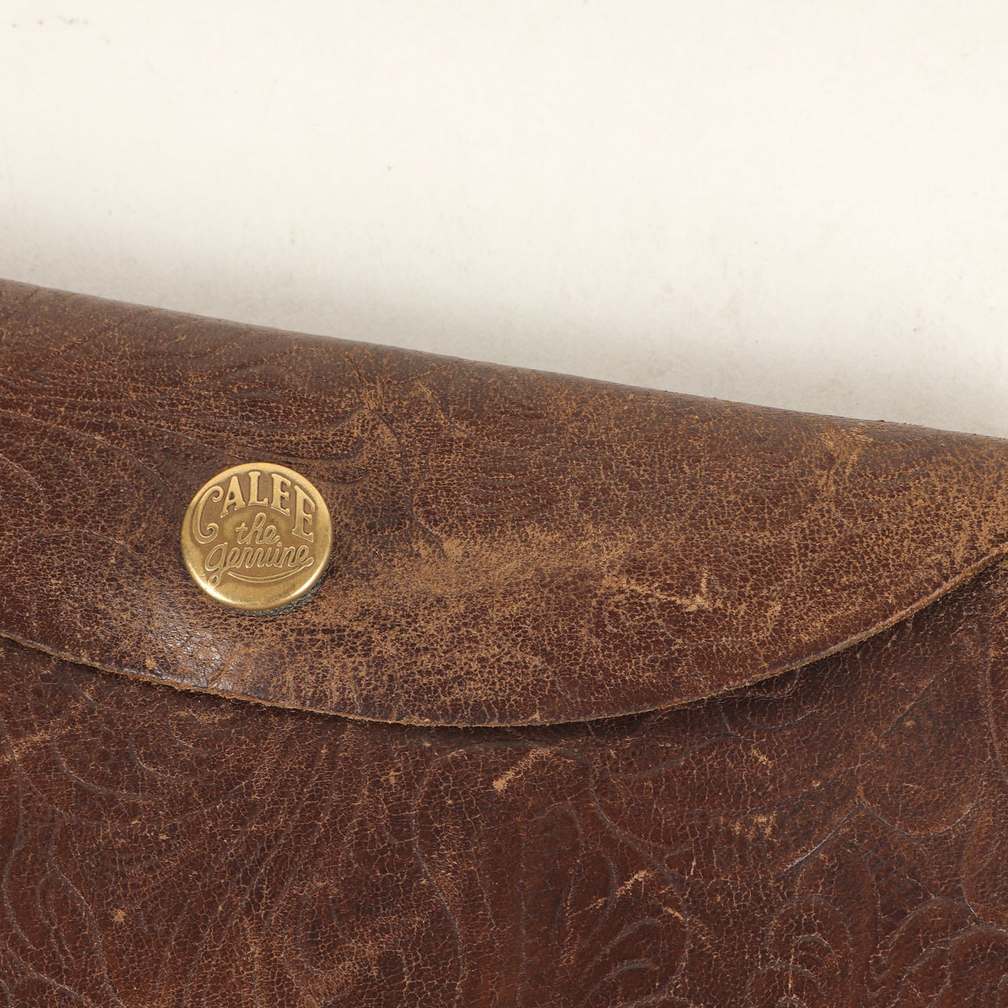 ウォレットチェーン付き エンボス フラワー ロングウォレット / 長財布