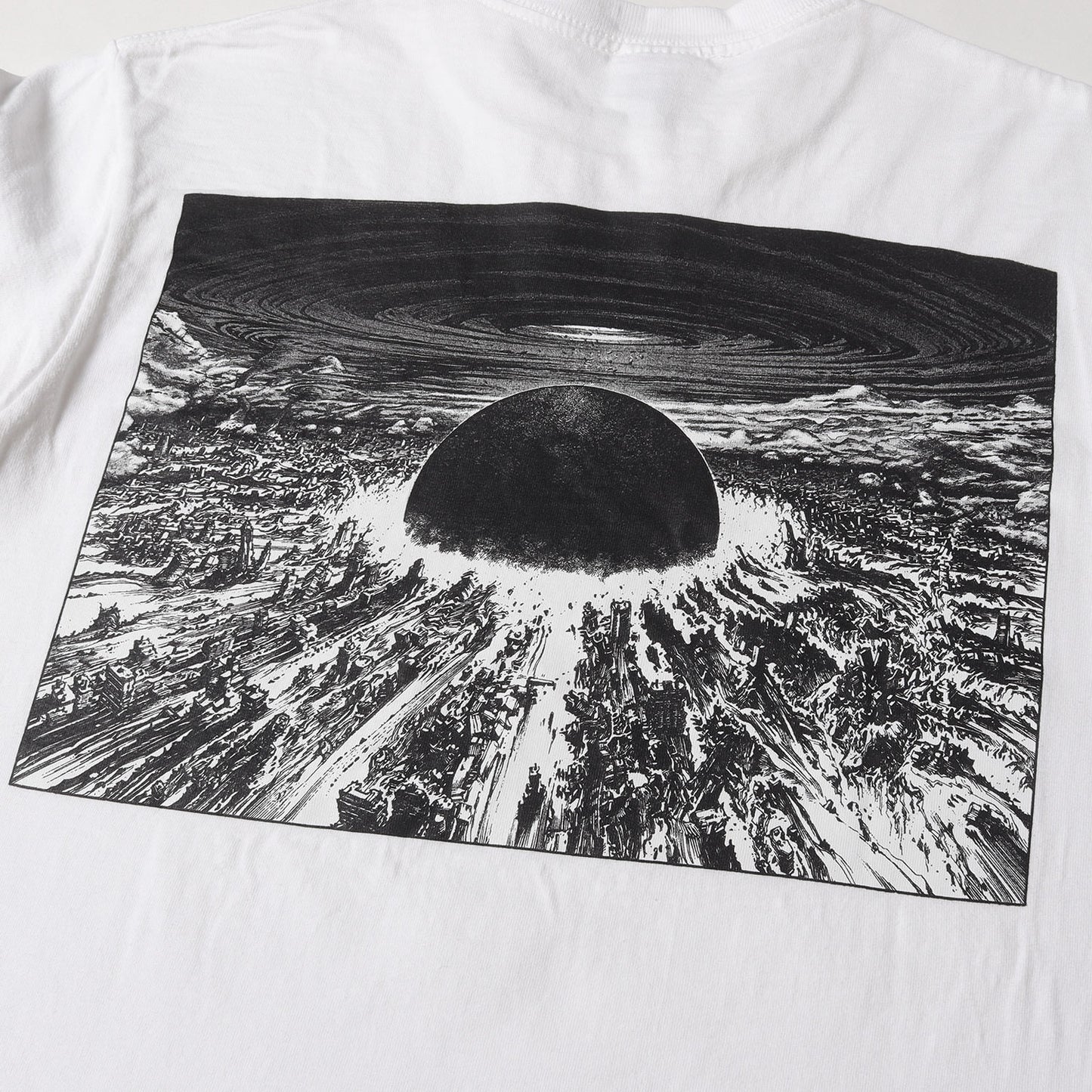 ×AKIRA ネオ東京 ロングスリーブ Tシャツ(Neo-Tokyo L/S Tee)