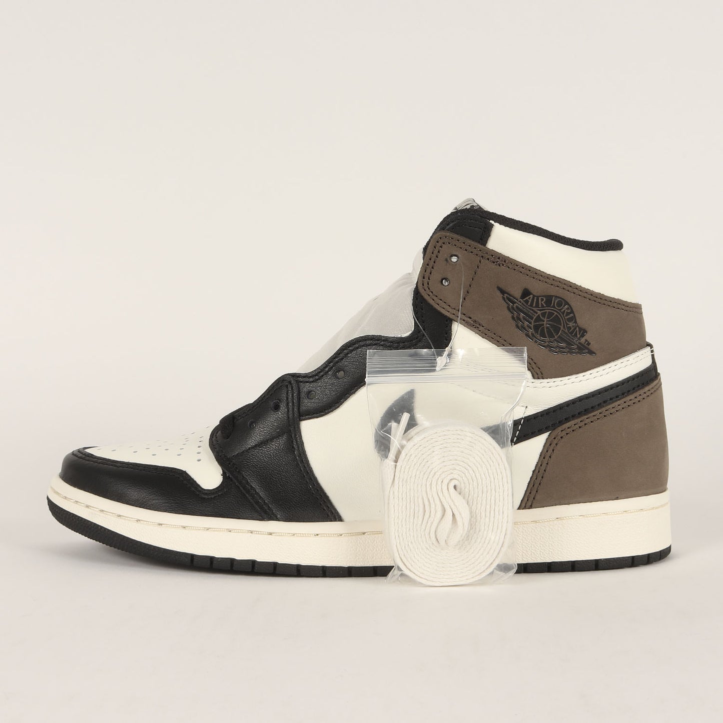 AIR JORDAN 1 RETRO HIGH OG DARK MOCHA (555088-105)