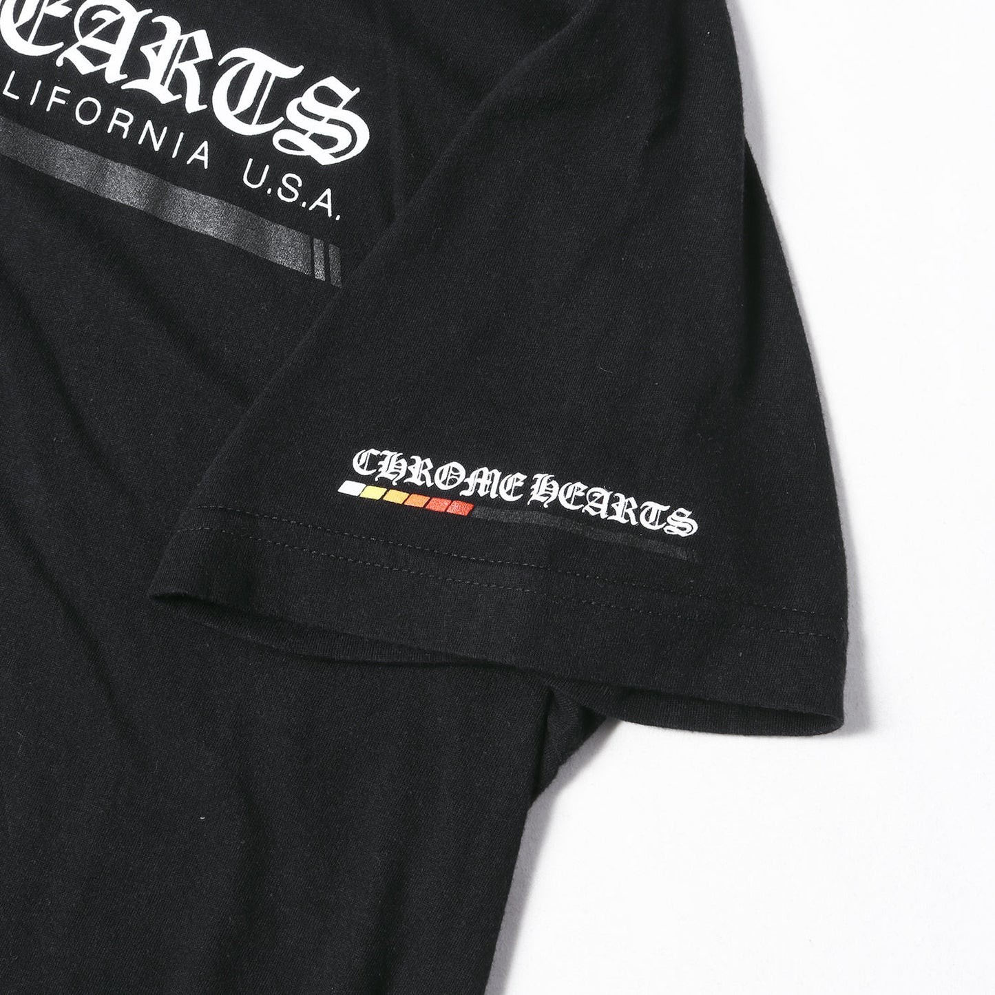 近年モデル ブランドロゴ ポケット Tシャツ(Neon Bar Logo Tee)