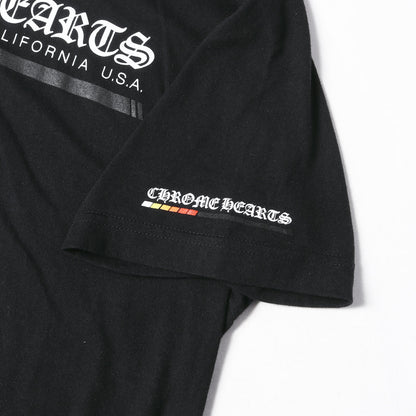 近年モデル ブランドロゴ ポケット Tシャツ(Neon Bar Logo Tee)