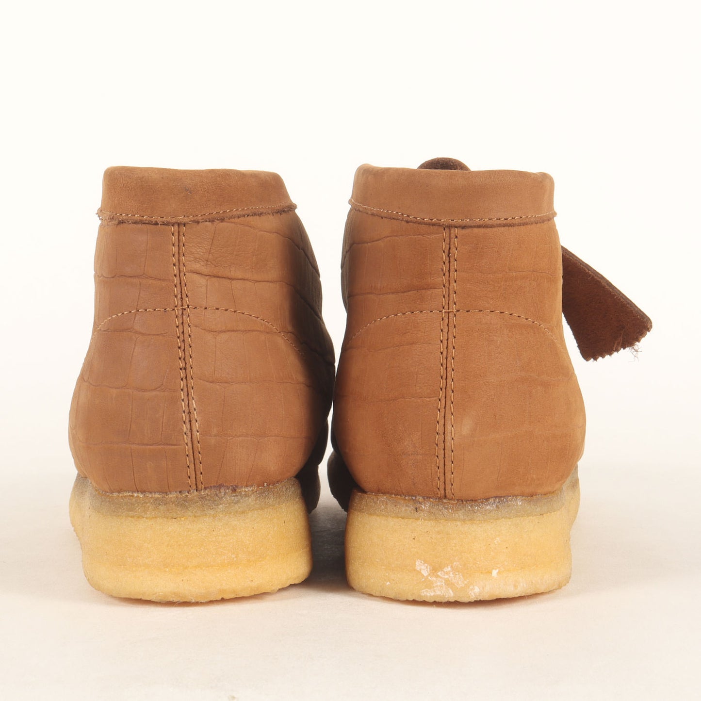 ×Clarks クロコダイル型押し ヌバックレザー ワラビーブーツ(Wallabee Boot)