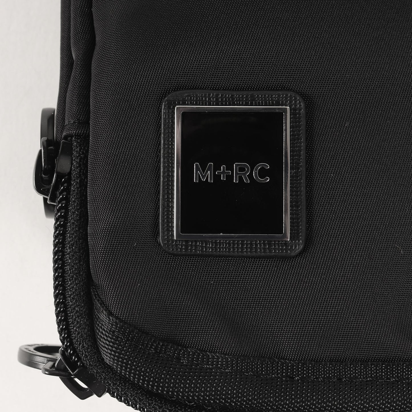 限定販売 ユーティリティ ショルダーバッグ(RAINBOW TRAP BAG)