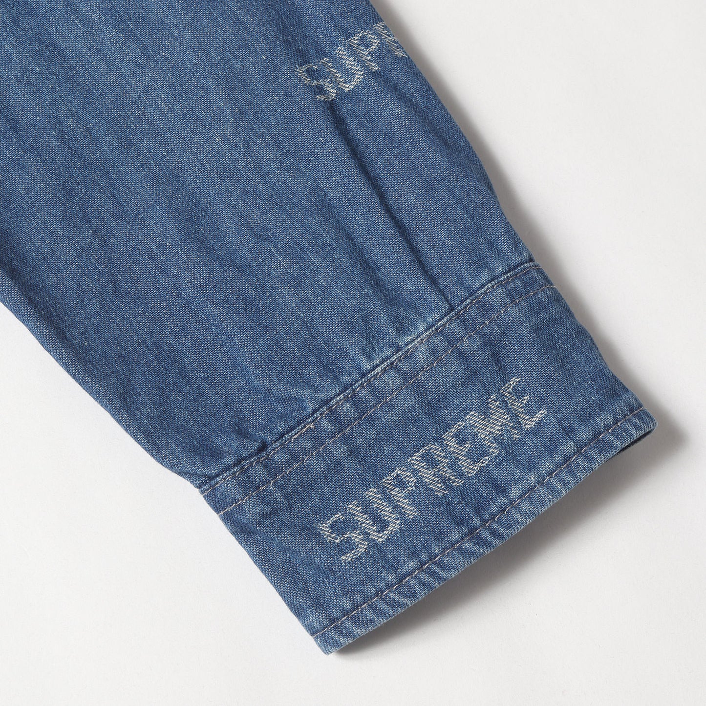 ジャガードロゴ柄 デニムシャツ(Logo Denim Shirt)