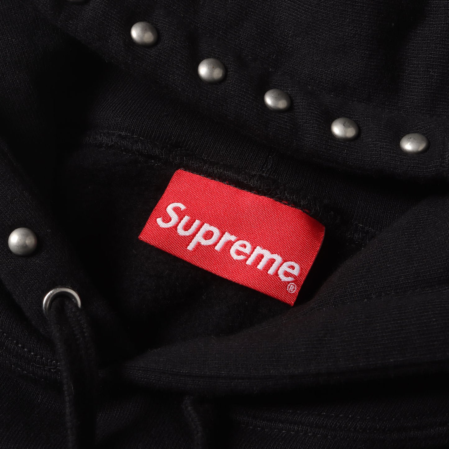 スタッズ付き ブランドロゴ スウェットパーカー(Studded Hooded Sweatshirt)