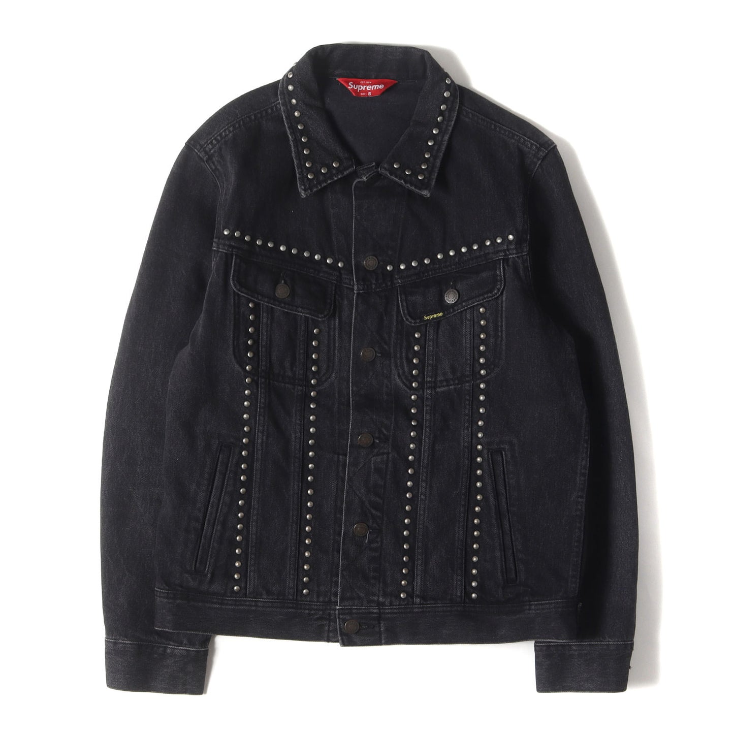 スタッズ付き デニム トラッカージャケット(Studded Denim Trucker Jacket)