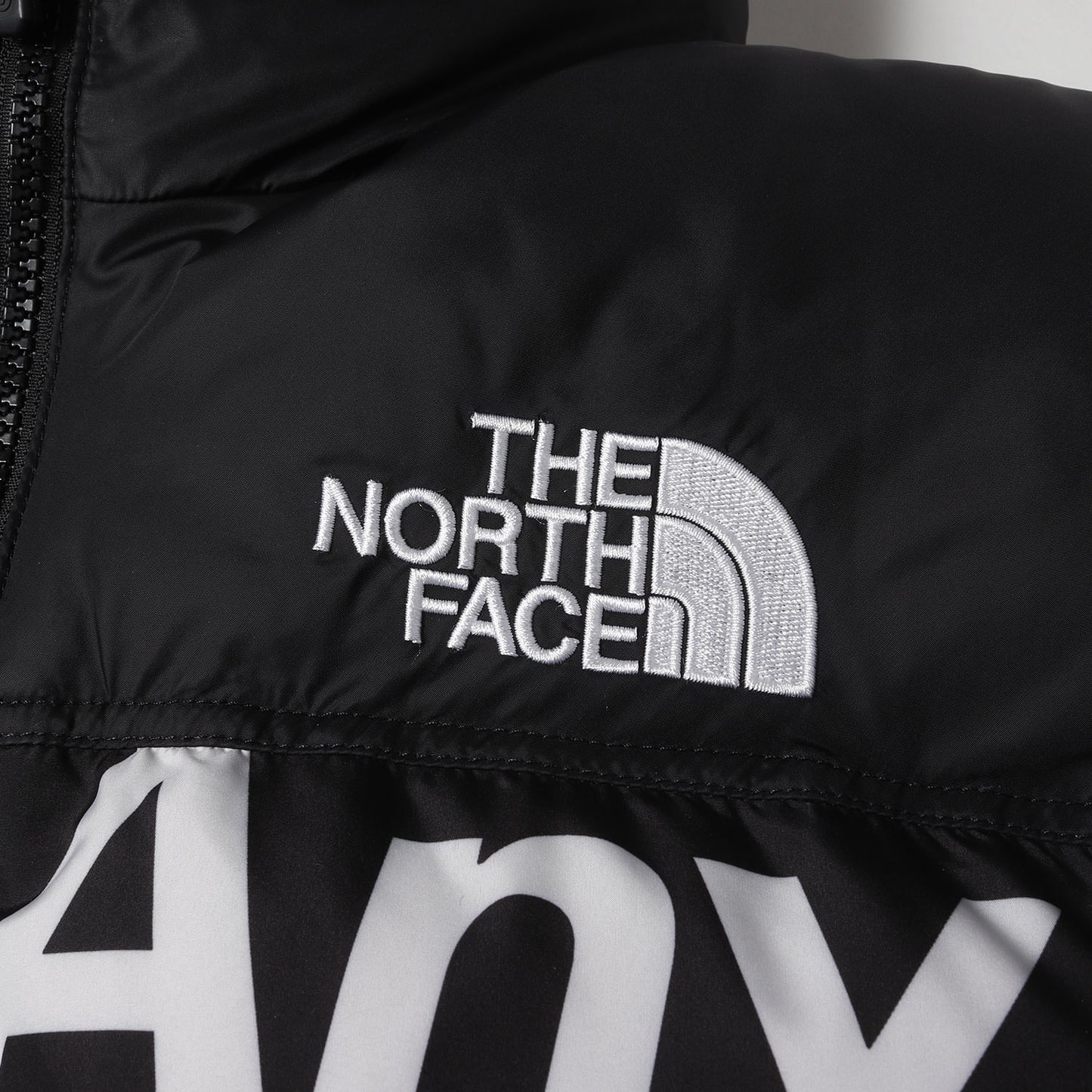 ×THE NORTH FACE メッセージロゴ ヌプシ ダウンジャケット(Nuptse Jacket)