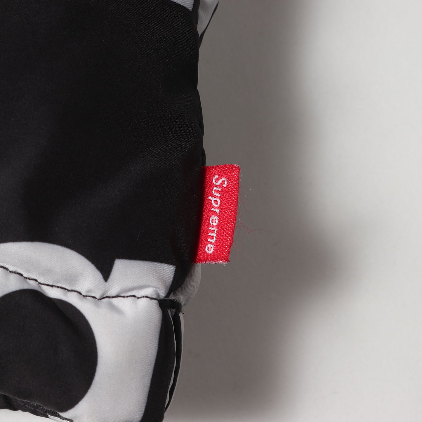 ×THE NORTH FACE メッセージロゴ ヌプシ ダウンジャケット(Nuptse Jacket)