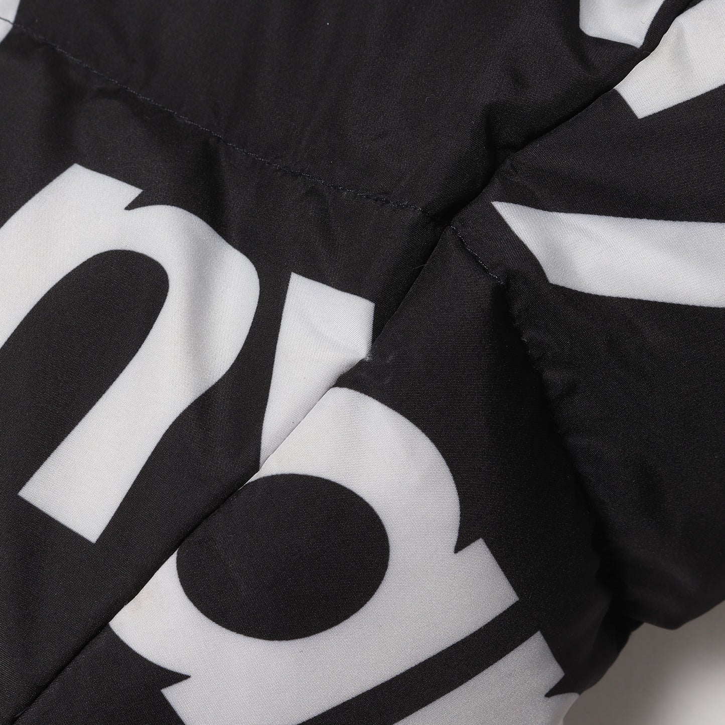 ×THE NORTH FACE メッセージロゴ ヌプシ ダウンジャケット(Nuptse Jacket)