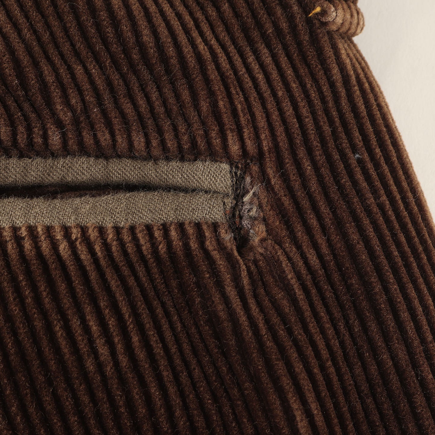 バックルバック付き 太畝コーデュロイ ワークパンツ