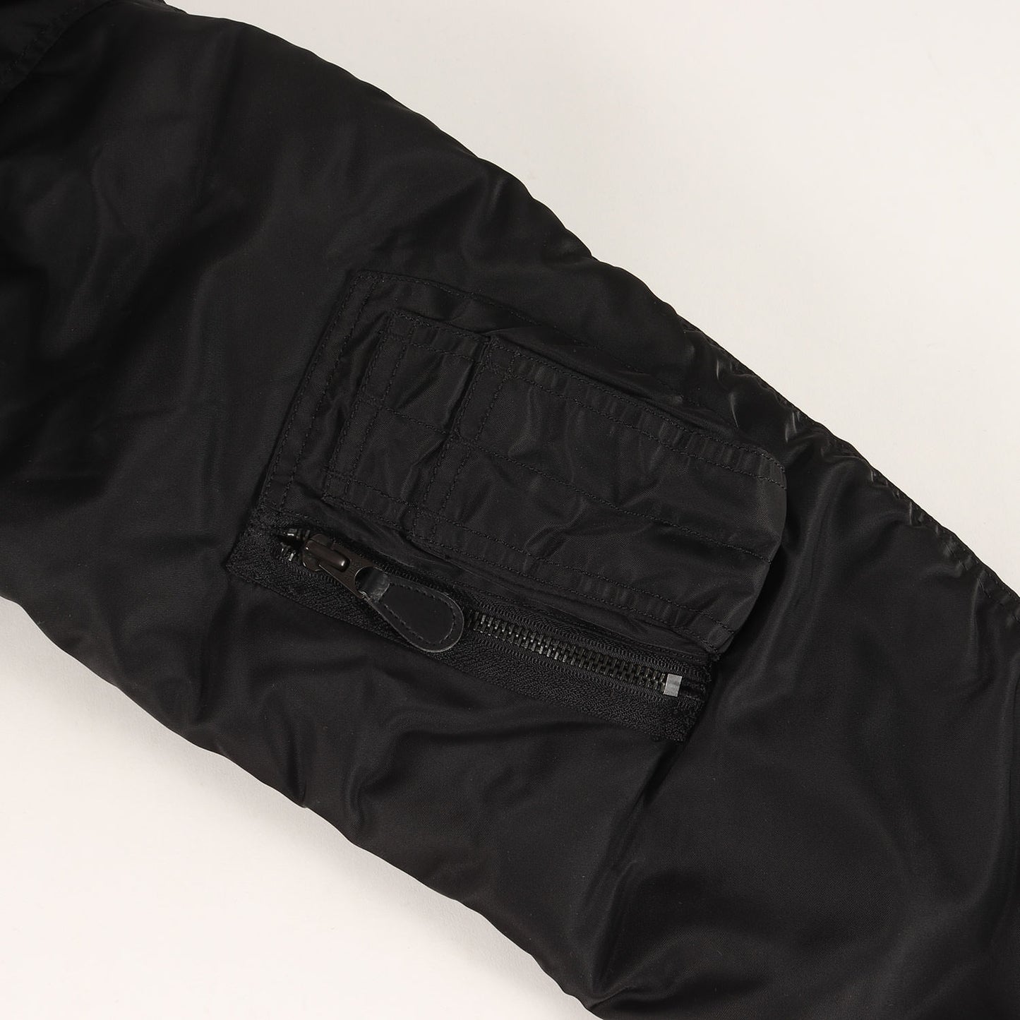 [定番人気モデル] バックロゴパッチ MA-1 ナイロン フライトジャケット (MA-1 COMMERCIAL LOGO)