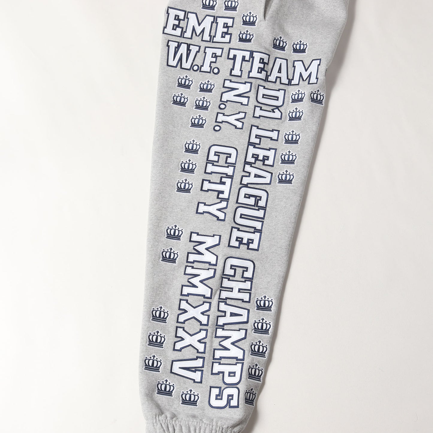 25AW アップリケロゴ スウェットパンツ(League Champs Sweatpant)