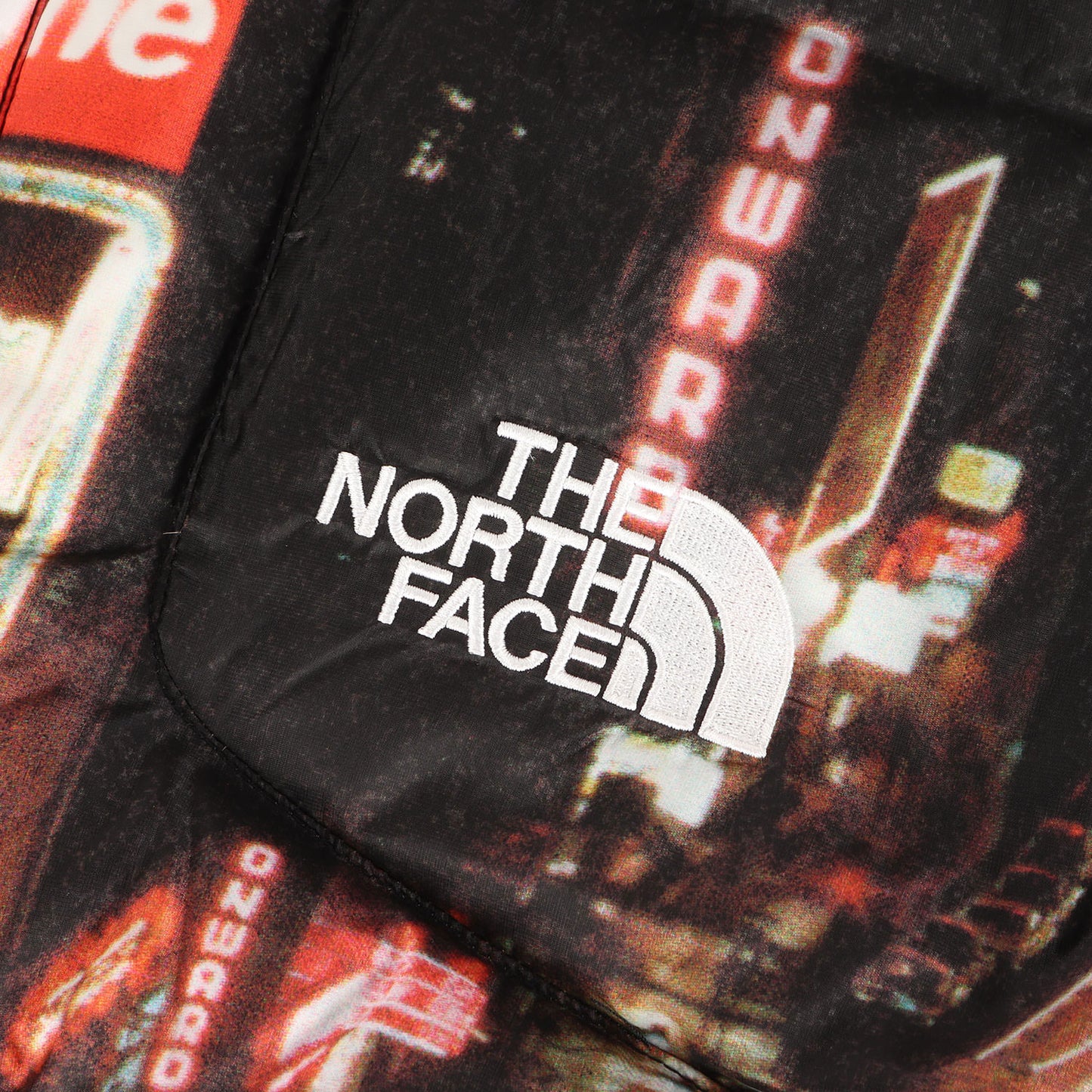 22AW ×THE NORTH FACE タイムズスクエア柄 ハーフジップ プルオーバー ダウンジャケット(800-Fill Half Zip Hooded Pullover)