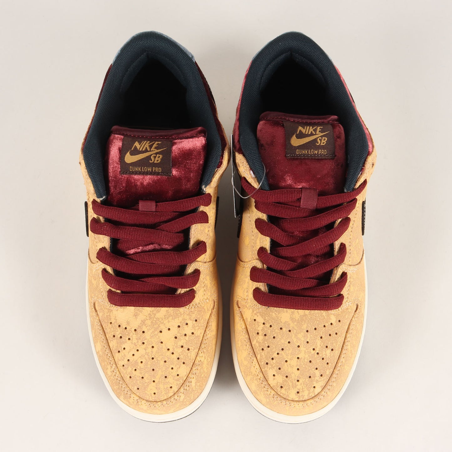 SB DUNK LOW PRO CITY OF CINEMA (FZ1278-200)