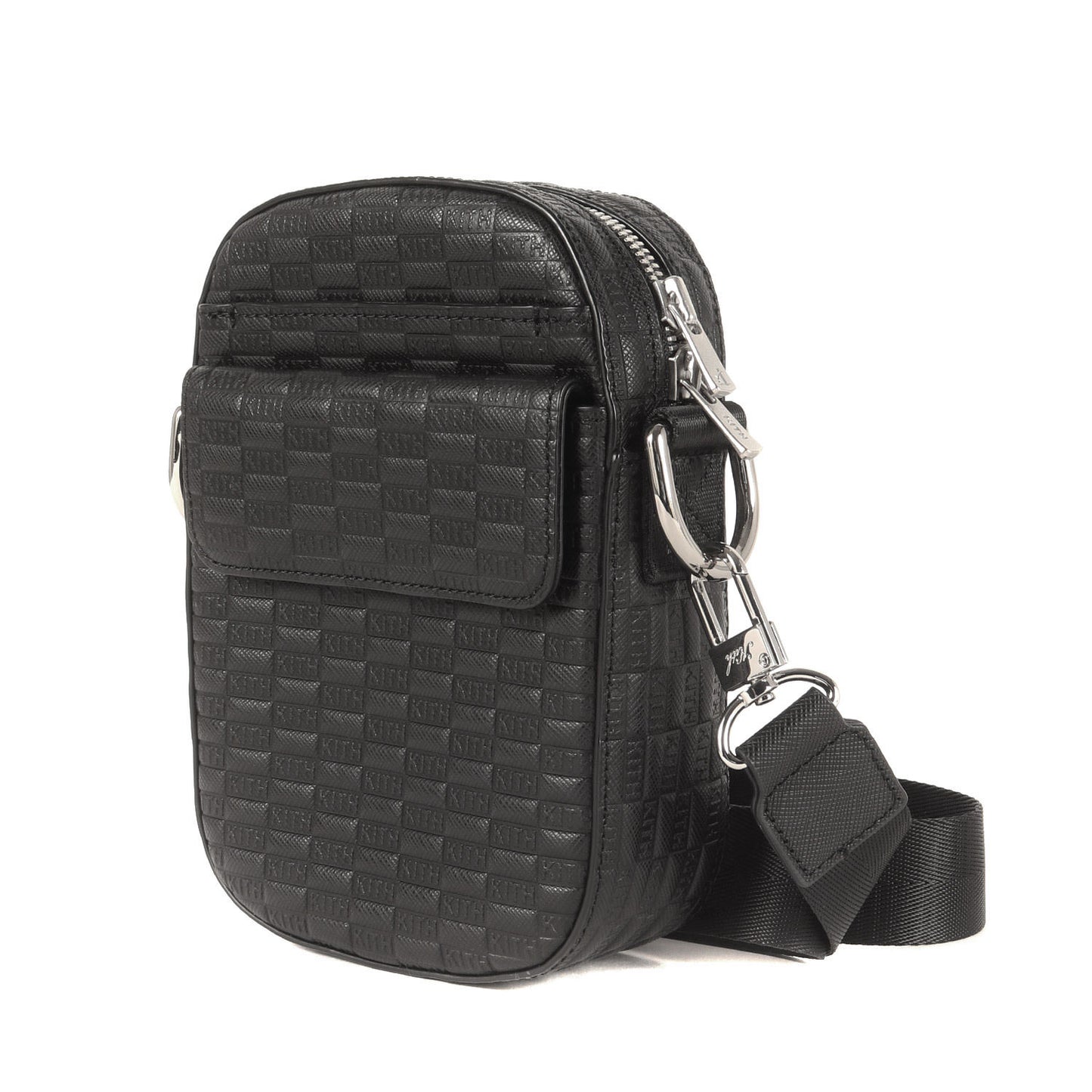 23AW エンボス モノグラム レザー ショルダーバッグ(Utility Crossbody in Saffiano Leather)