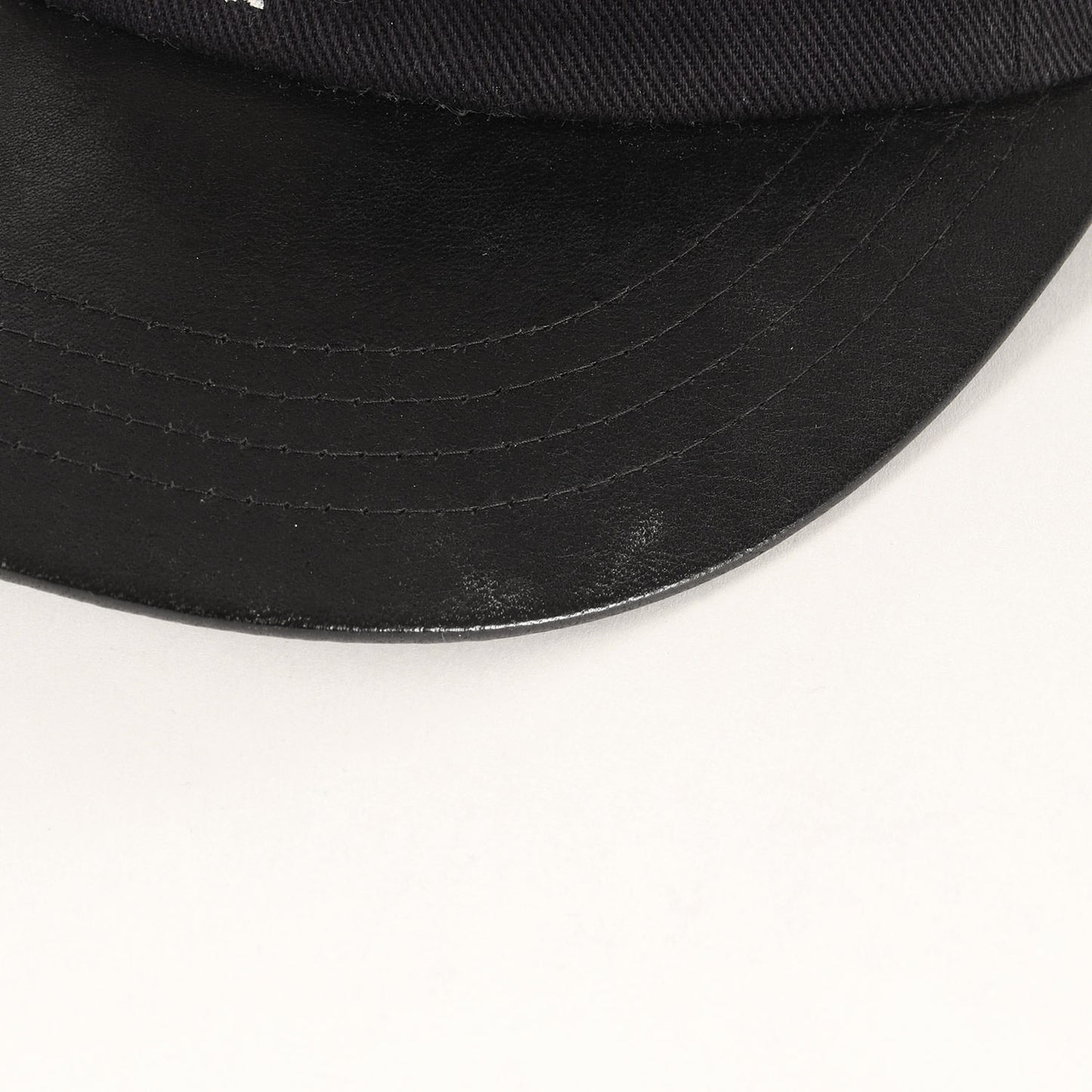 ロゴ刺繍 レザーブリム 5パネルキャップ(MILITIA CAP)