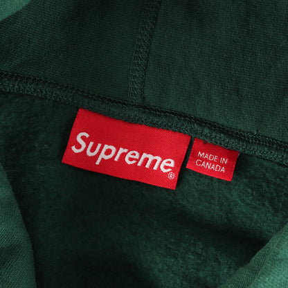 ×Delta グラフィックロゴ スウェットパーカー(Logo Hooded Sweatshirt)