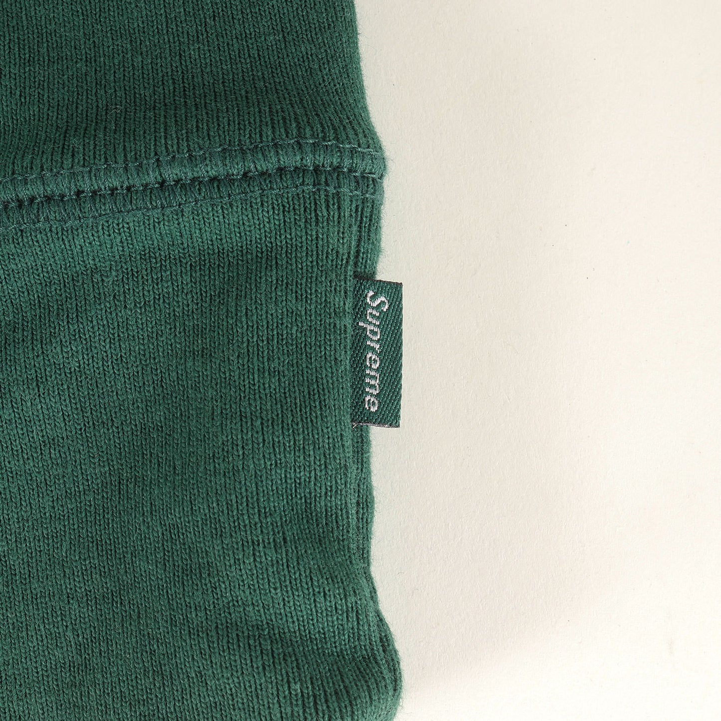 ×Delta グラフィックロゴ スウェットパーカー(Logo Hooded Sweatshirt)