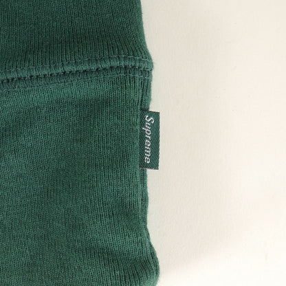 ×Delta グラフィックロゴ スウェットパーカー(Logo Hooded Sweatshirt)