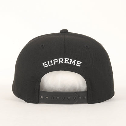 25AW ×NEW ERA スペルアウトロゴ スナップバック ベースボールキャップ(Sharp Spellout Adjustable)