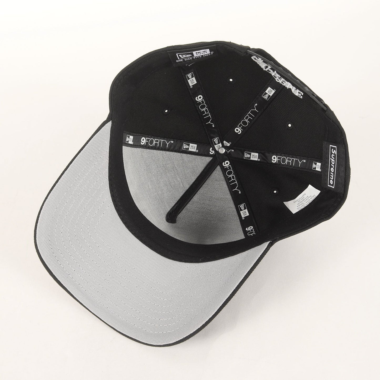 25AW ×NEW ERA スペルアウトロゴ スナップバック ベースボールキャップ(Sharp Spellout Adjustable)