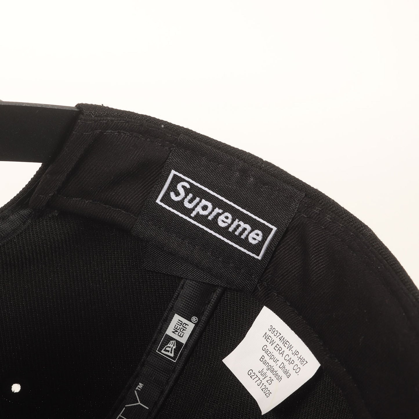 25AW ×NEW ERA スペルアウトロゴ スナップバック ベースボールキャップ(Sharp Spellout Adjustable)
