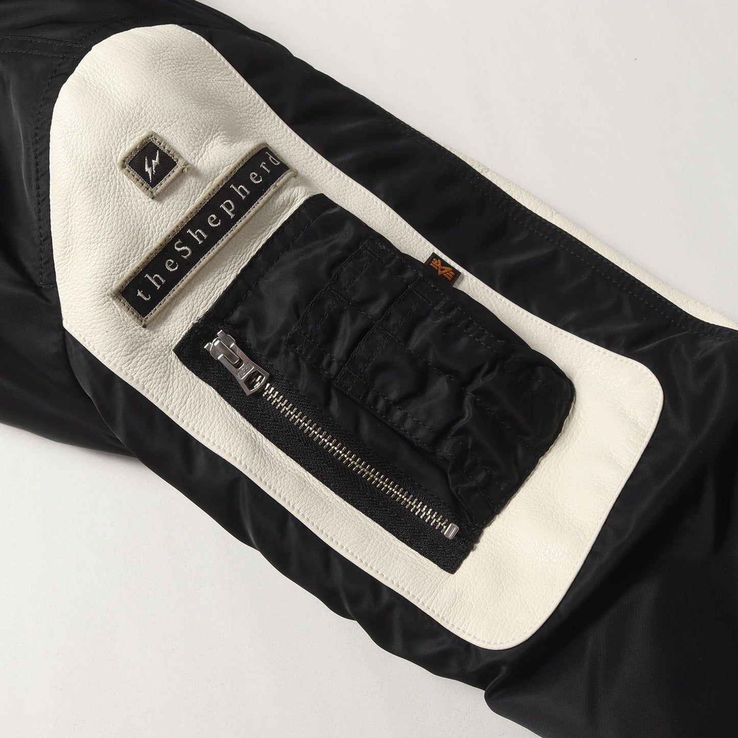 the Shepherd ×fragment design ×ALPHA 袖レザー MA-1 ボンバージャケット