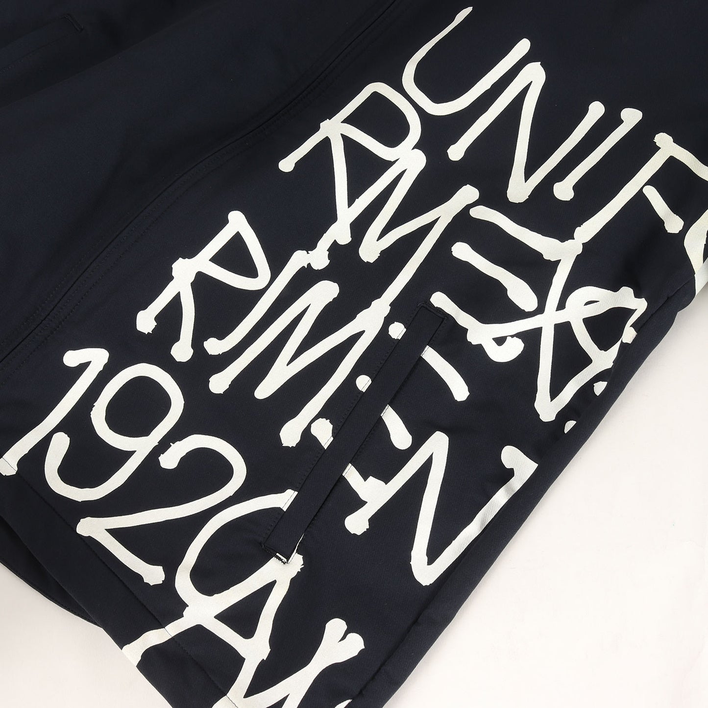 4WAY ストレッチソフトシェル フーデッド ジャケット(4WAY STRETCH GRAFFITI HOODED BLOUSON)