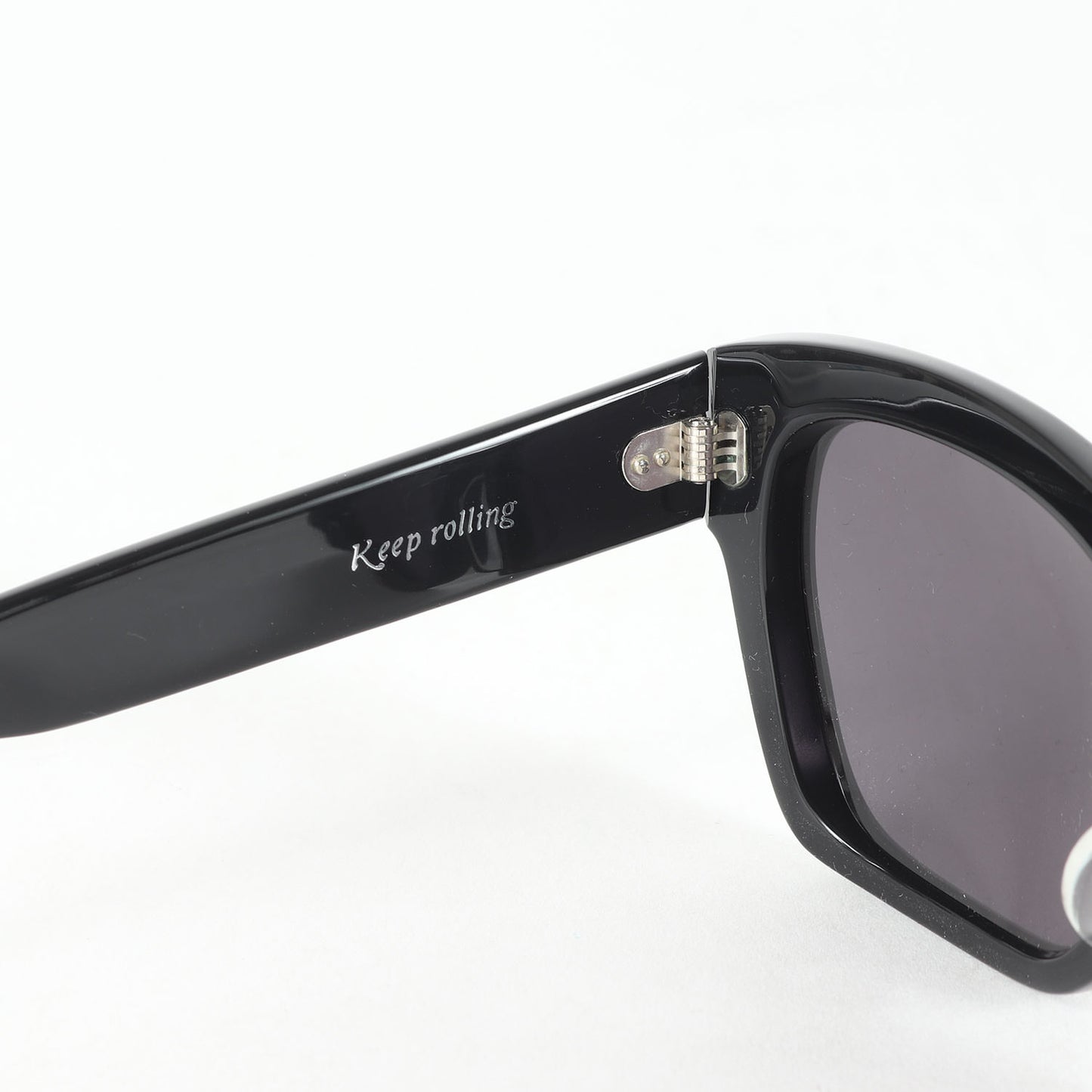 ウェリントン サングラス(DAISY SUNGLASSES)