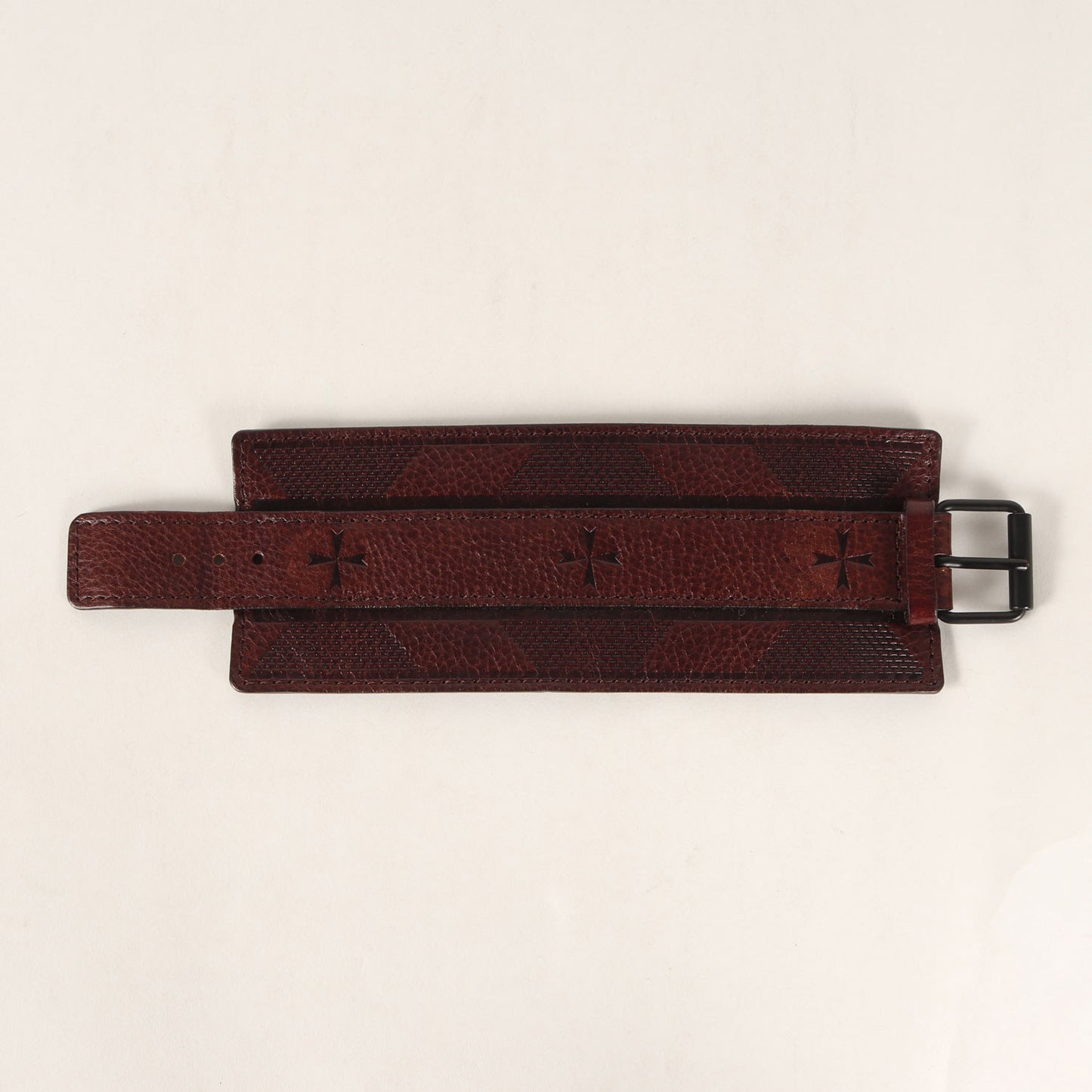 00s クロス型押し レザー ブレスレット