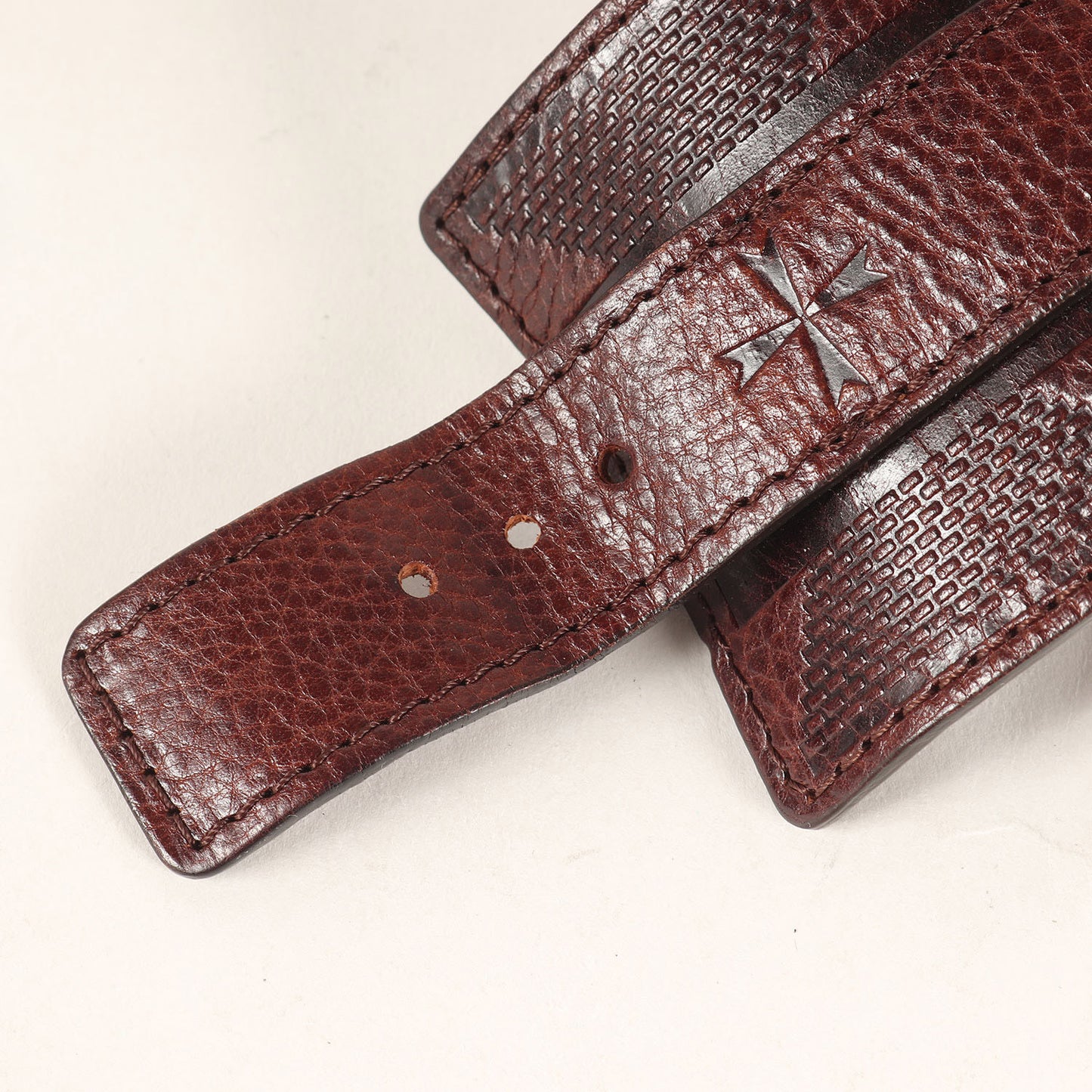 00s クロス型押し レザー ブレスレット