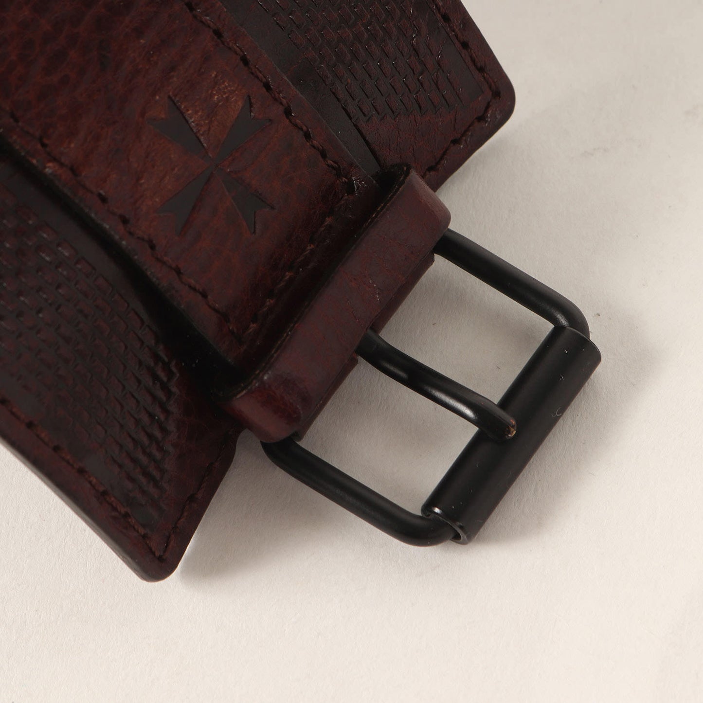 00s クロス型押し レザー ブレスレット