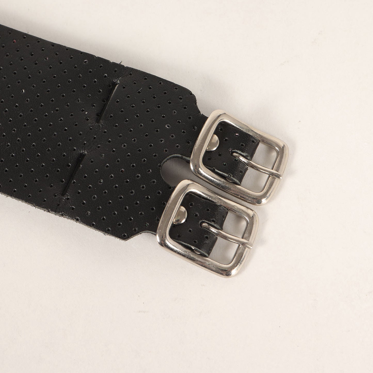 パンチングレザー ブレスレット