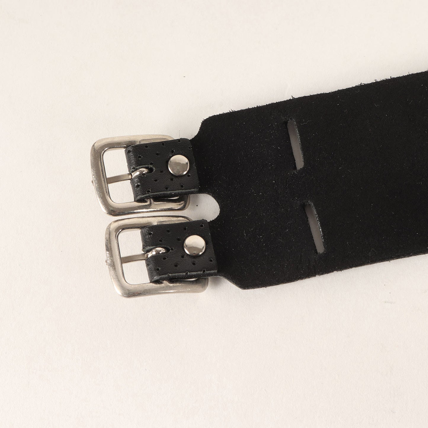 パンチングレザー ブレスレット