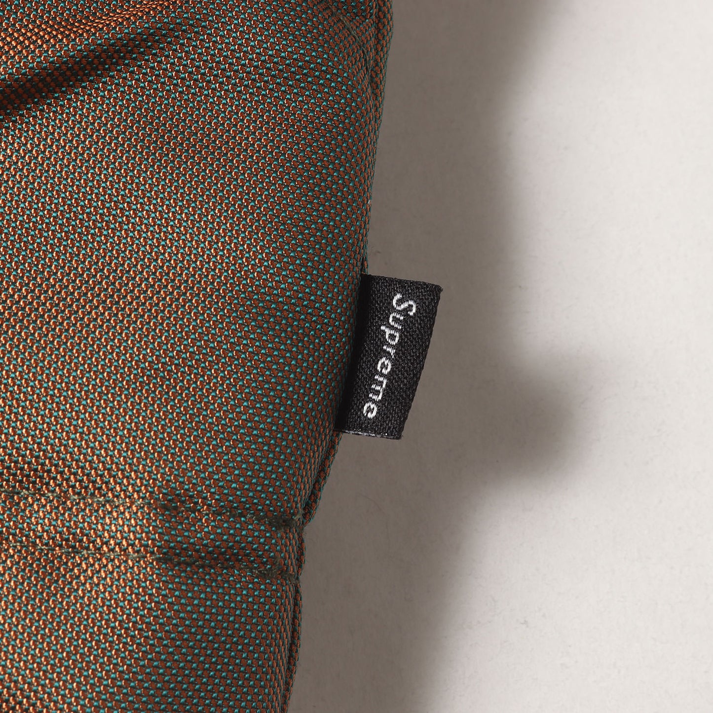 イリディセント パフィー ダウンジャケット(Iridescent Puffy Jacket)