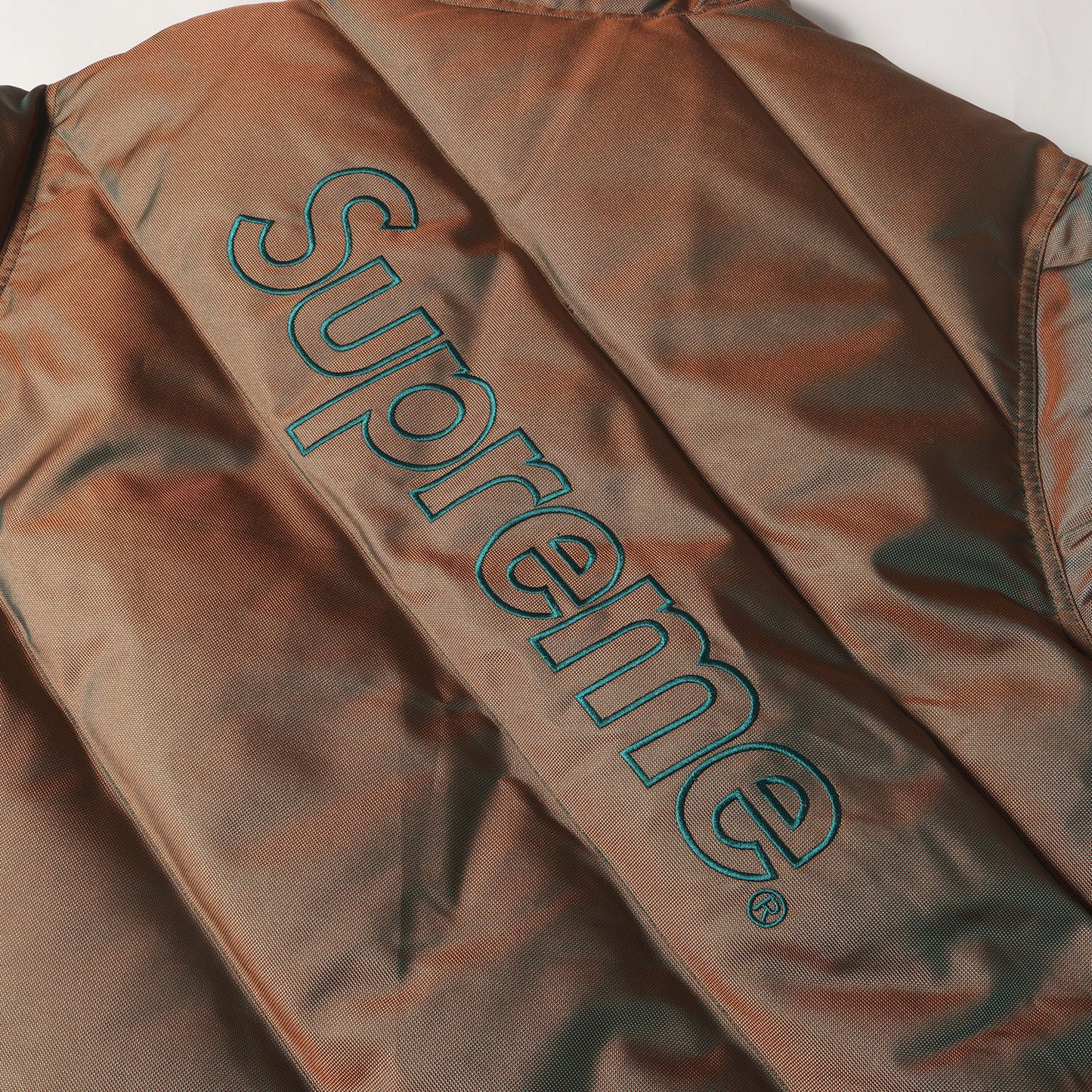 イリディセント パフィー ダウンジャケット(Iridescent Puffy Jacket)