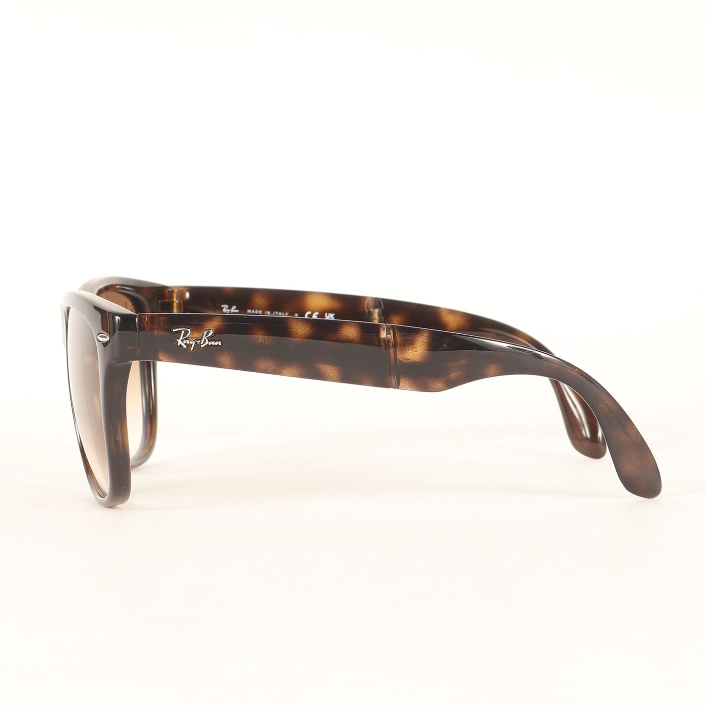 折りたたみ式 ウェイファーラー フォールディング サングラス(WAYFARER FOLDING CLASSIC RB4105 710/51)