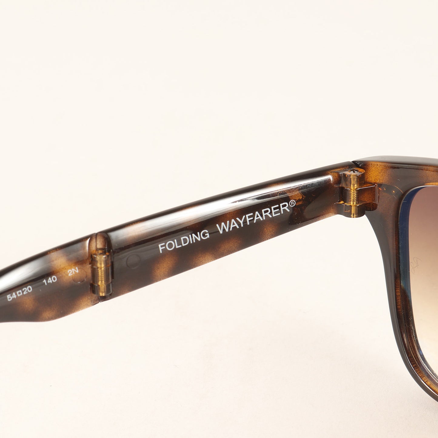 折りたたみ式 ウェイファーラー フォールディング サングラス(WAYFARER FOLDING CLASSIC RB4105 710/51)