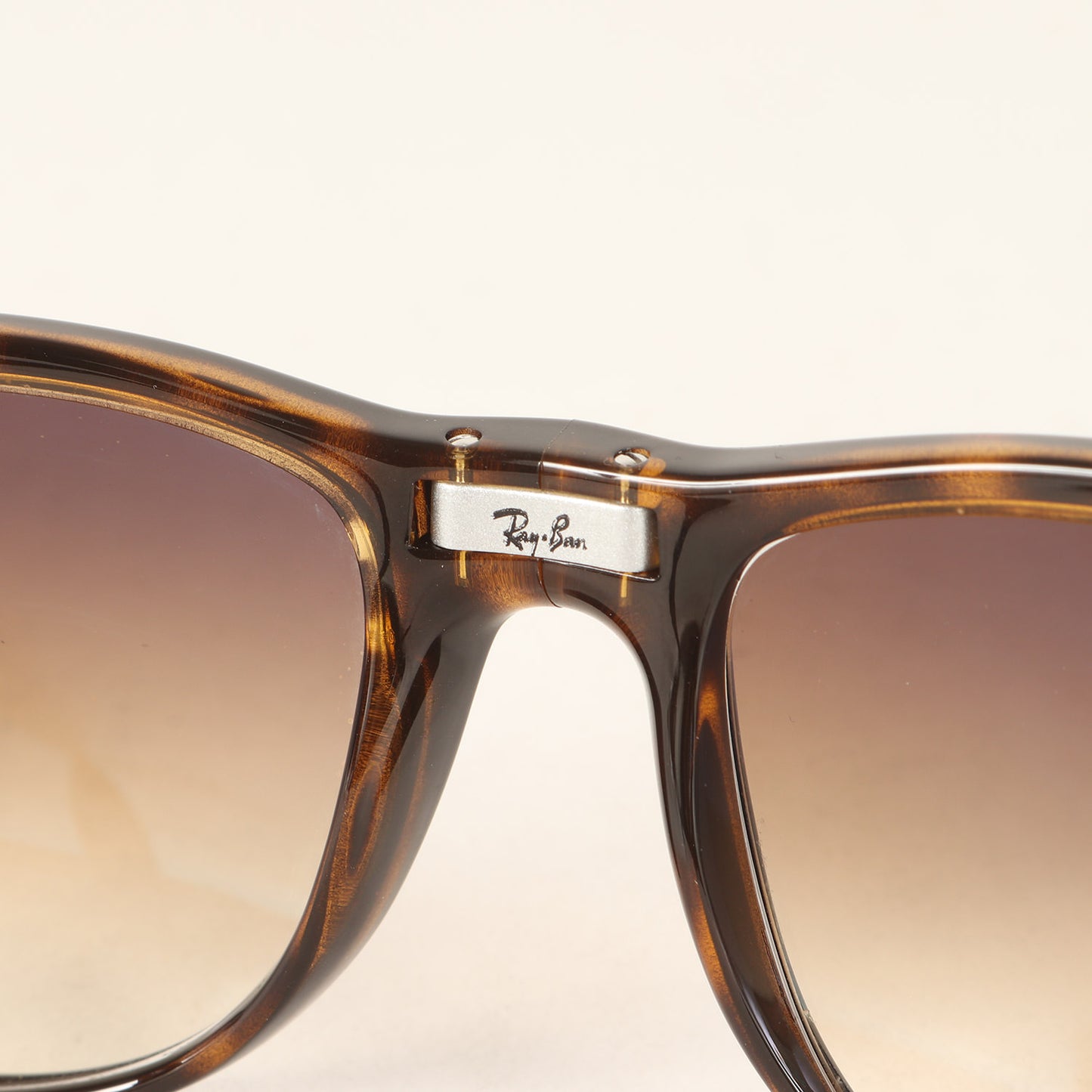 折りたたみ式 ウェイファーラー フォールディング サングラス(WAYFARER FOLDING CLASSIC RB4105 710/51)