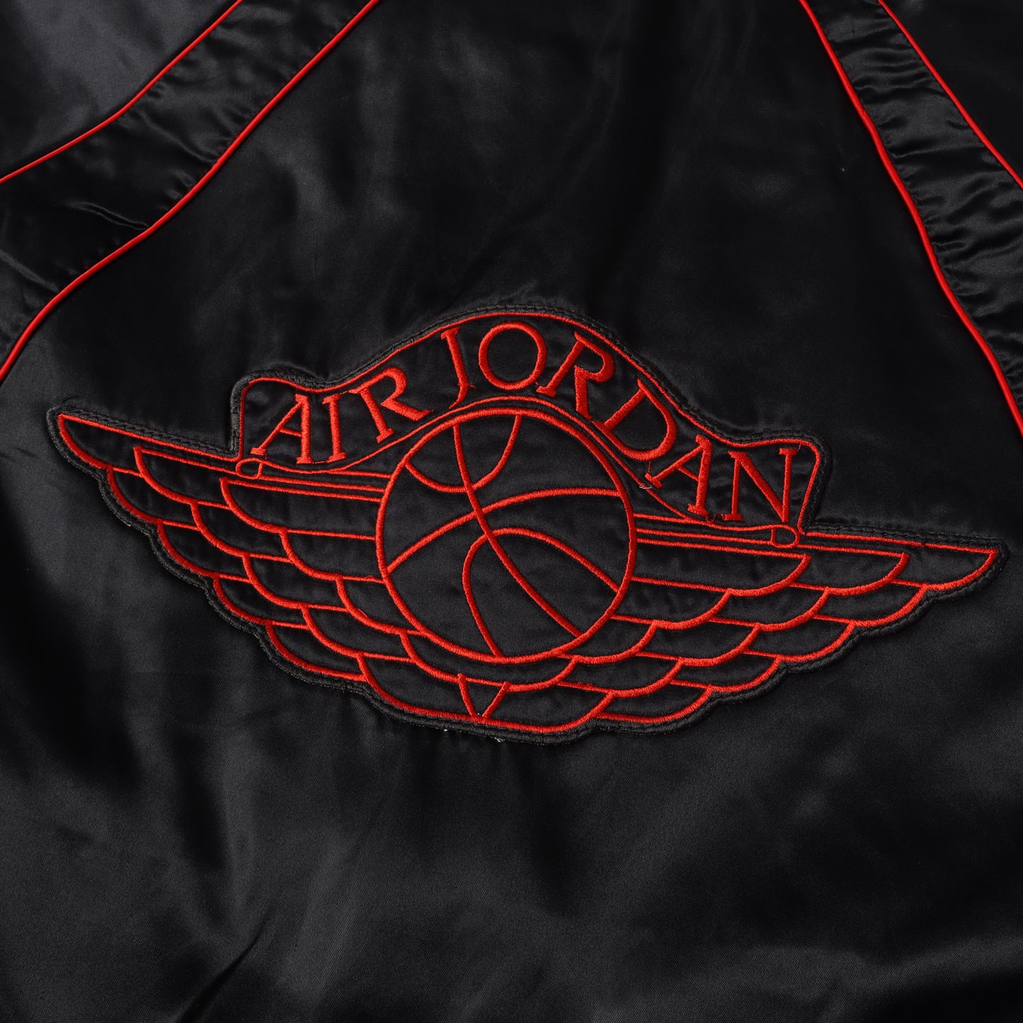 [紺タグ AJ1ブレッドカラー] 80s AIR JORDAN ウイングマークパッチ ナイロンサテン チーム ジャケット