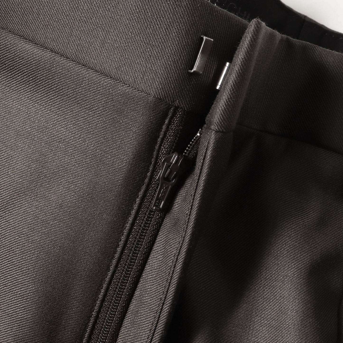 現行モデル DOUMEUIL AMASWUS 365 テーラードジャケット & スラックスパンツ セットアップ / スーツ