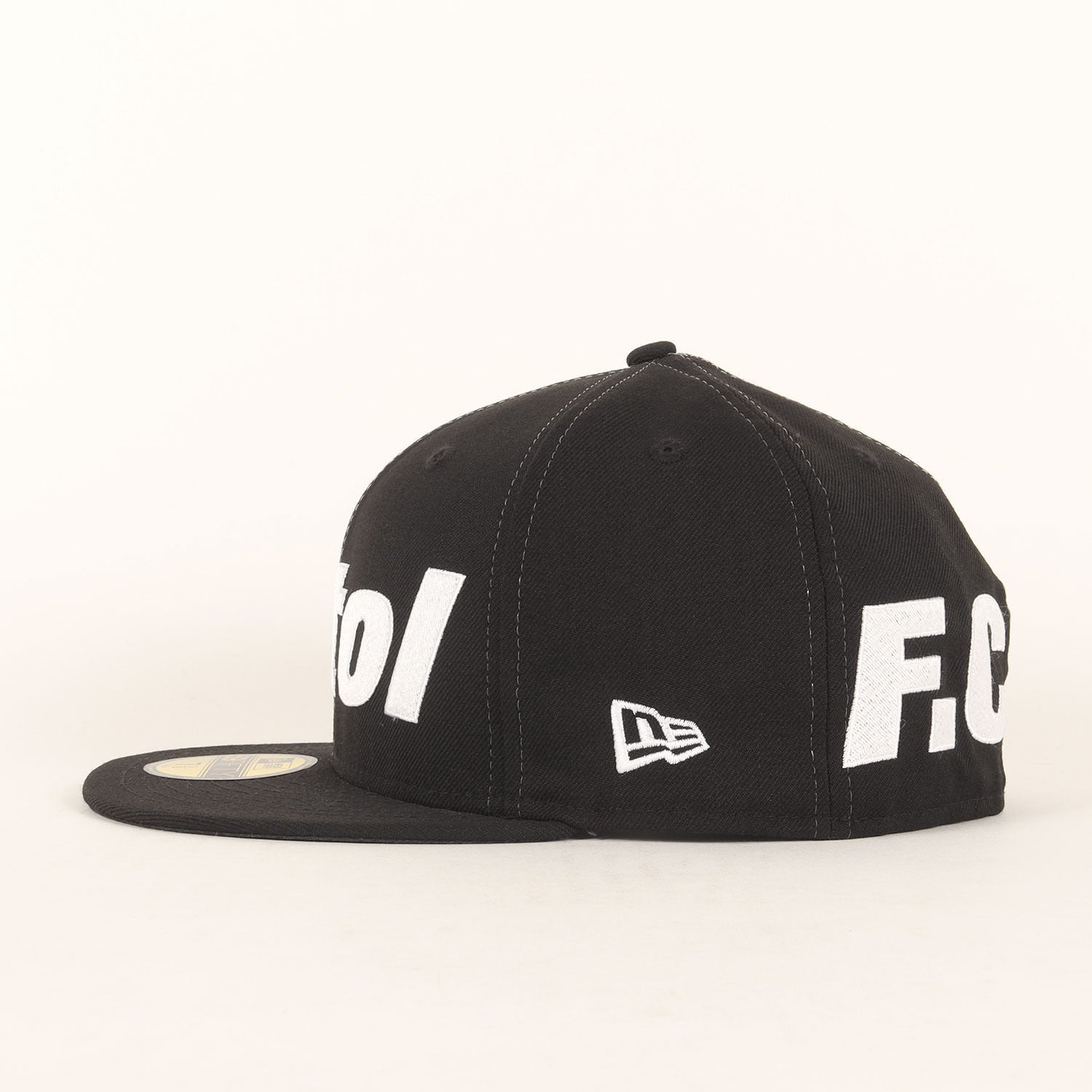 F.C.Real Bristol (エフシーレアルブリストル) ×NEW ERA ブランドロゴ