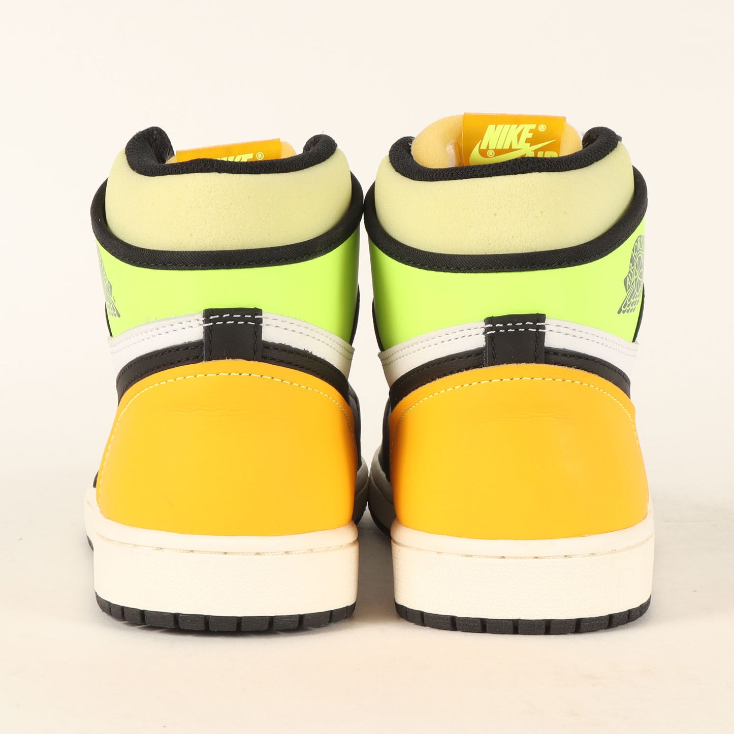 AIR JORDAN 1 RETRO HIGH OG VOLT GOLD (555088-118)