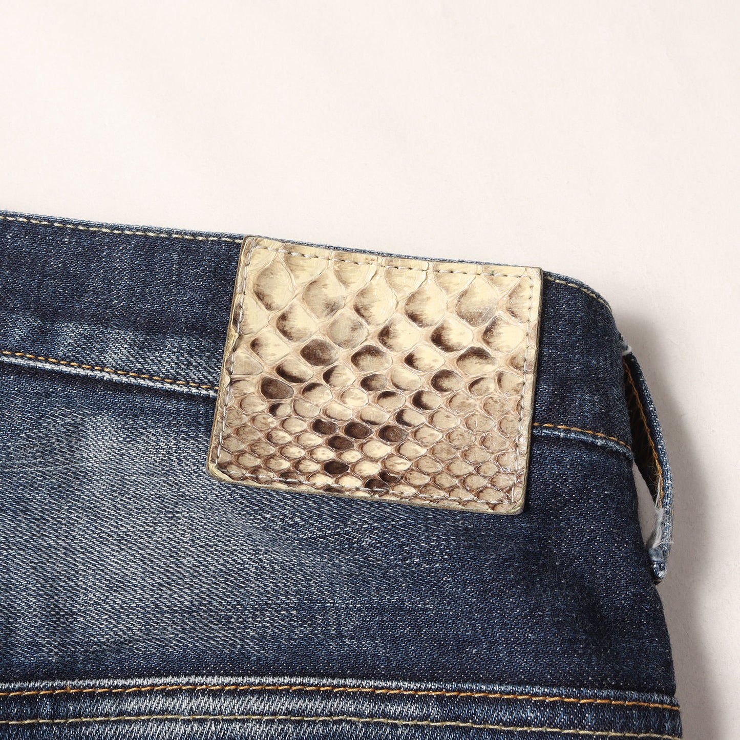 ヴィンテージ加工 ストレッチ スリム デニムパンツ(SLIM-FIT STRETCH DAMAGED JEANS)