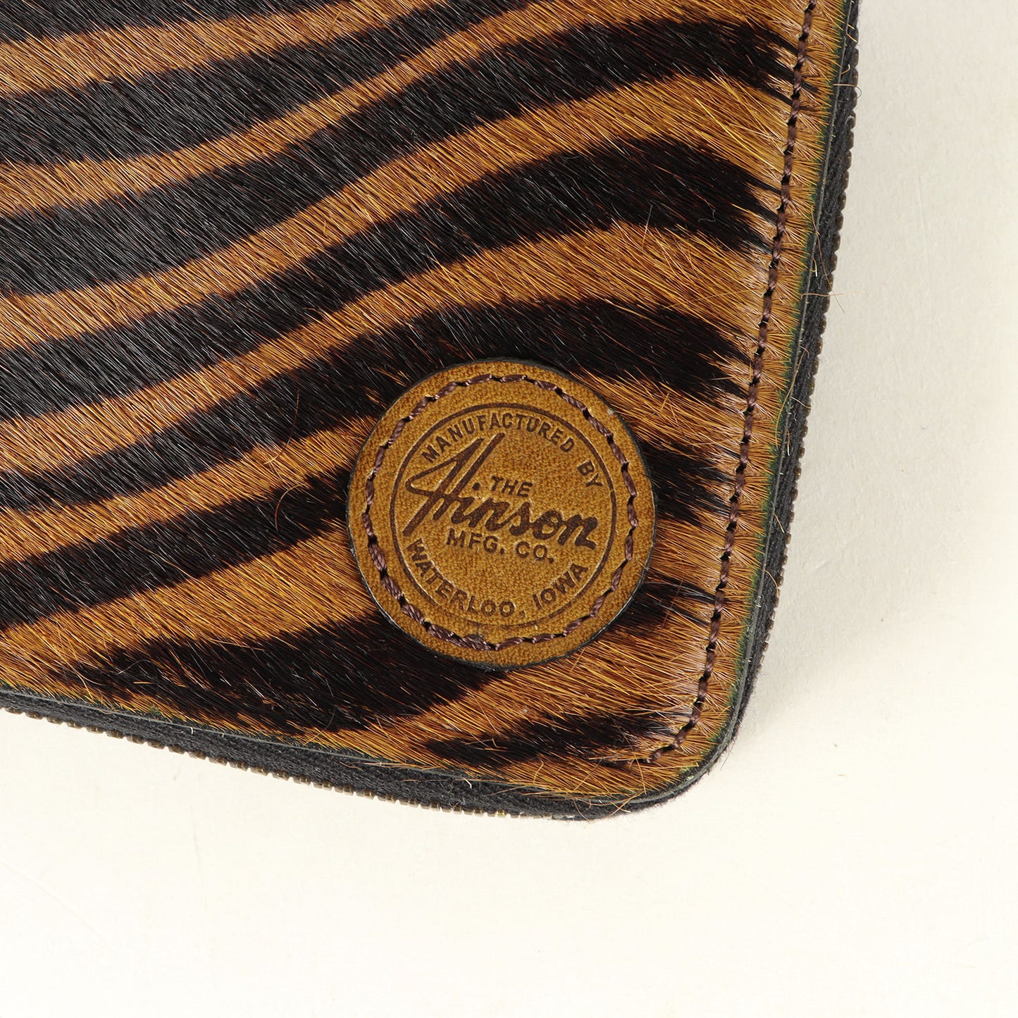 HINSON実名復刻 タイガー柄 ヘアオンカウハイド ラウンドジップ ウォレット / 財布(ROUND-ZIP WALLET)
